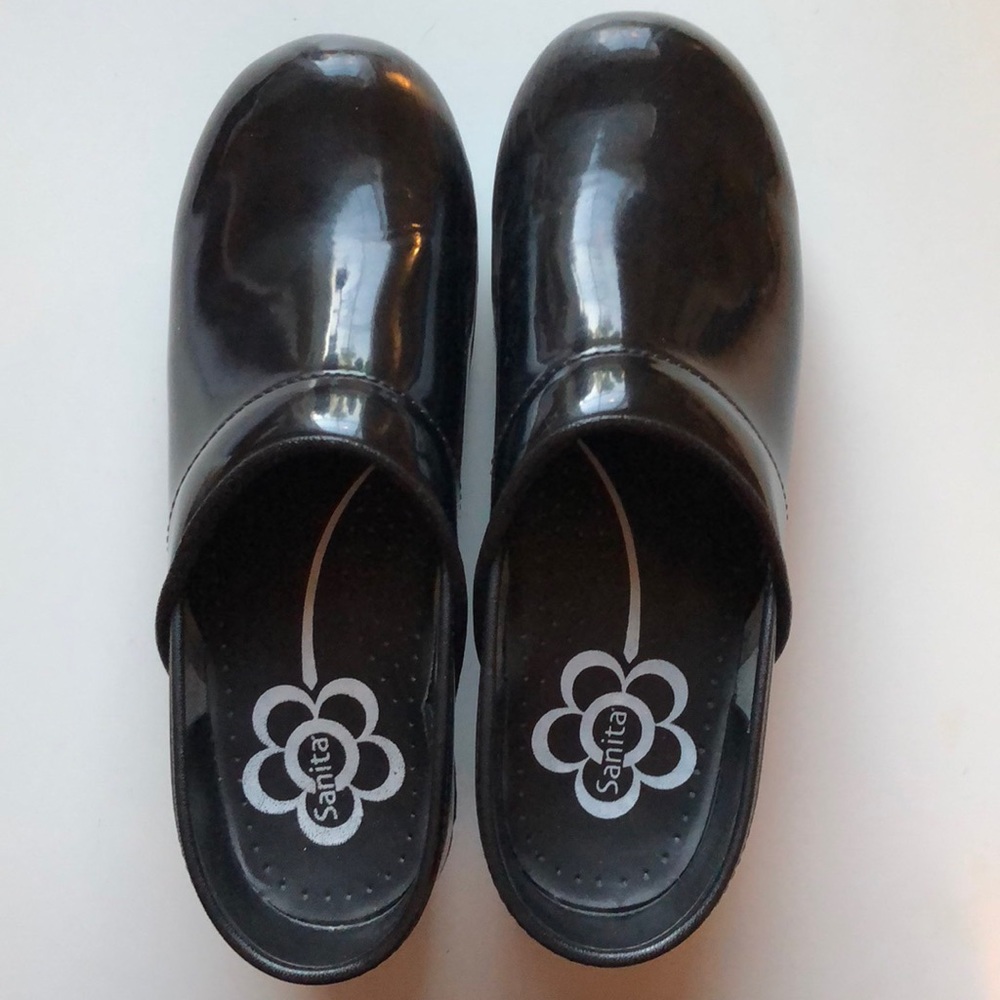 Sanita clogs in black patent leather sz 39